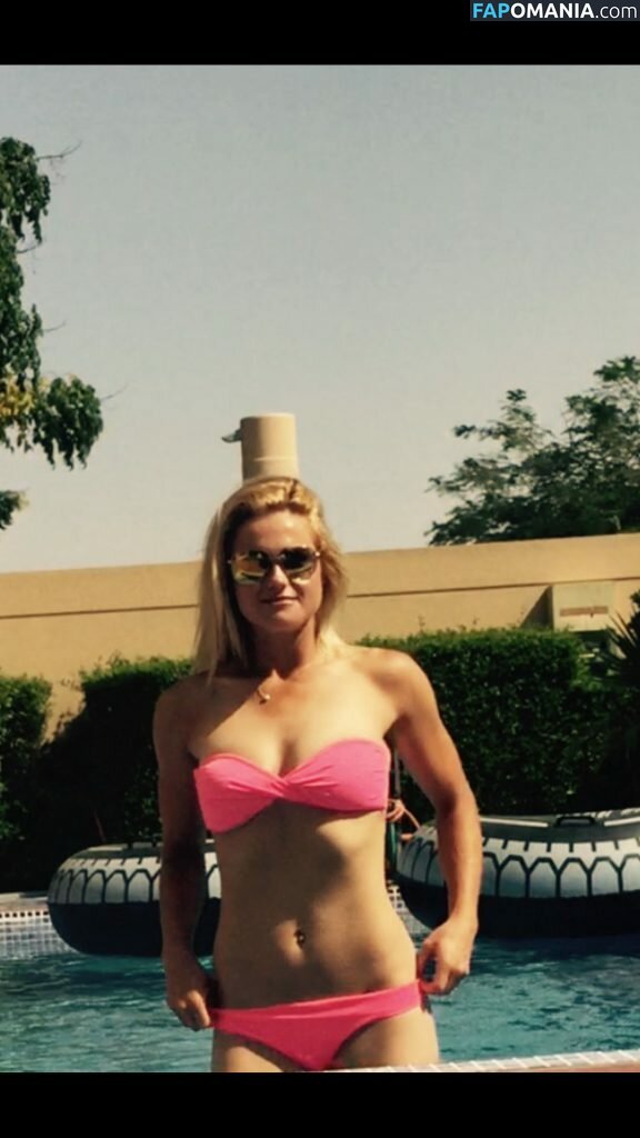 Carly Booth Naakt Gelekte foto #103