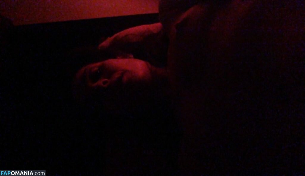 Carly Pope Naakt Gelekte foto #7