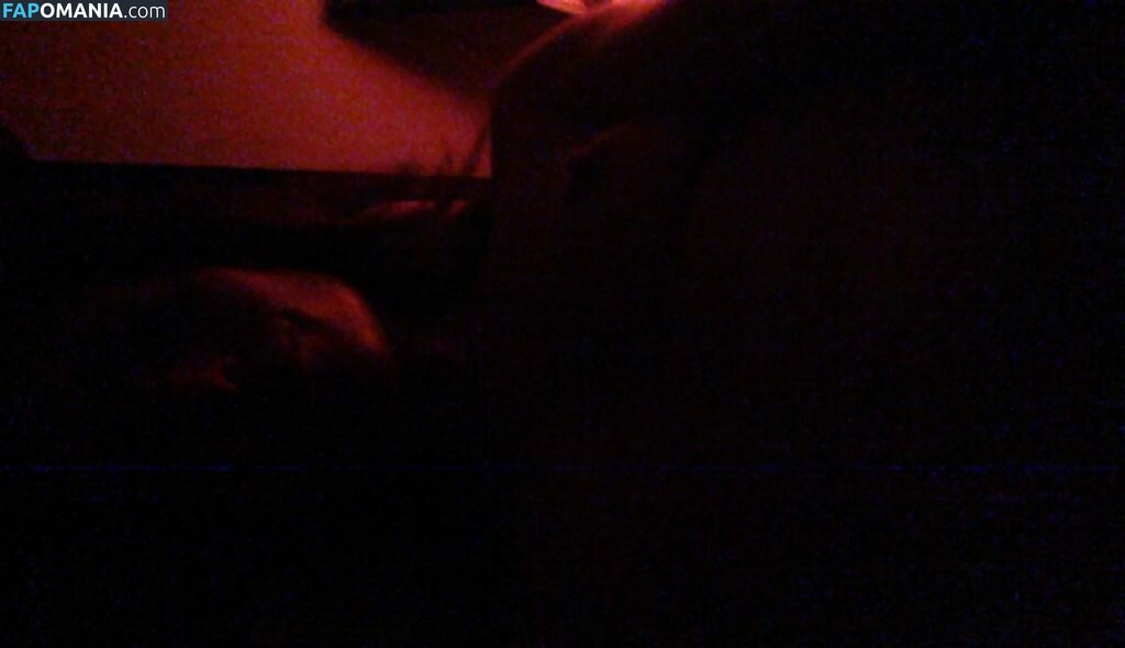 Carly Pope Naakt Gelekte foto #8