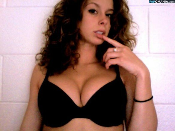 Carly Simmons Naakt Gelekte foto #15