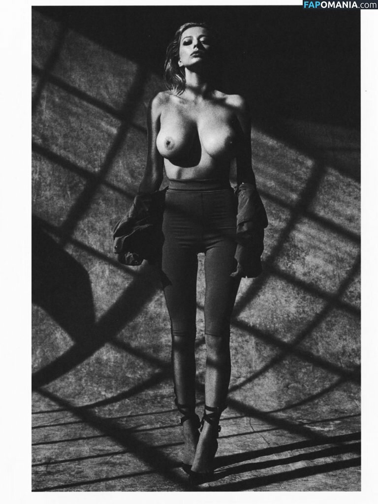 Caroline Vreeland Naakt Gelekte foto #5