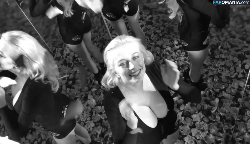 Caroline Vreeland Naakt Gelekte foto #18