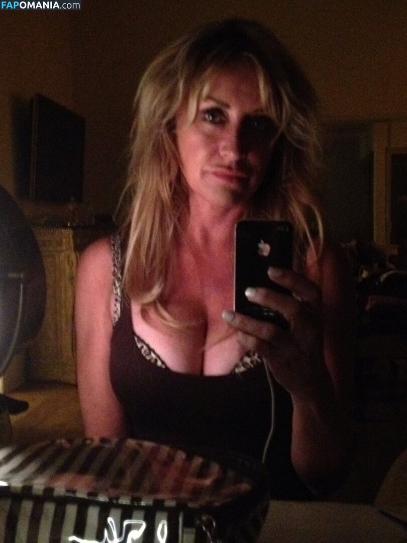 Carrie Michalka Naakt Gelekte foto #20
