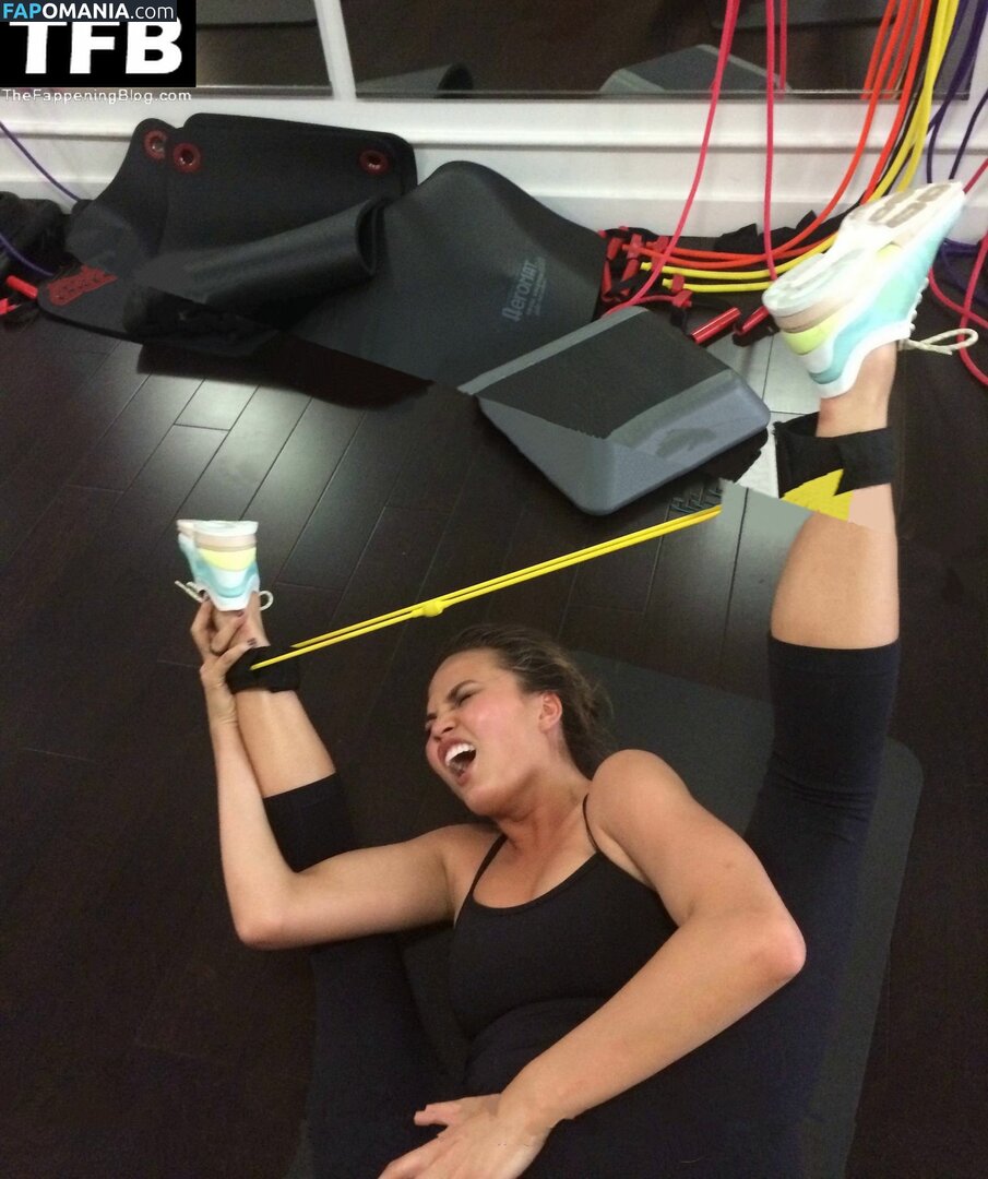 Chrissy Teigen Naakt Gelekte foto #1