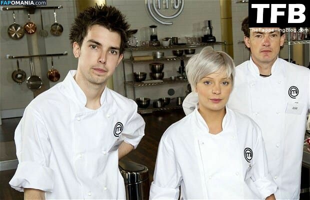 Claire Hutchings Naakt Gelekte foto #72
