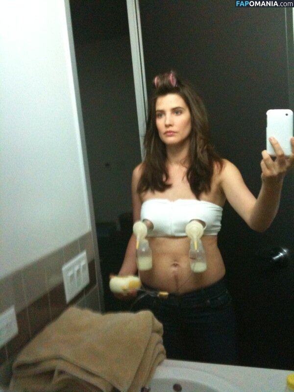 Cobie Smulders Naakt Gelekte foto #2