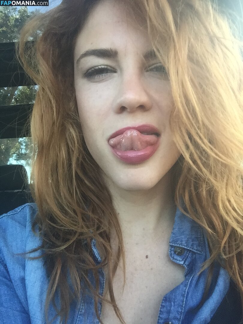 Courtney Hope Naakt Gelekte foto #4