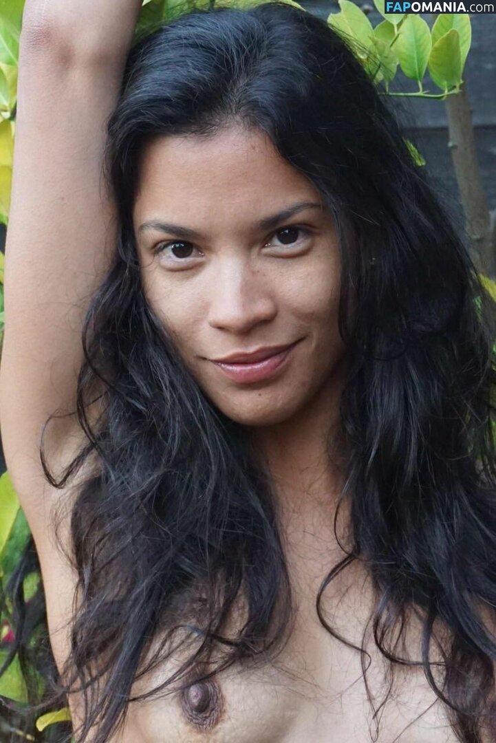 Danay Garcia Naakt Gelekte foto #1