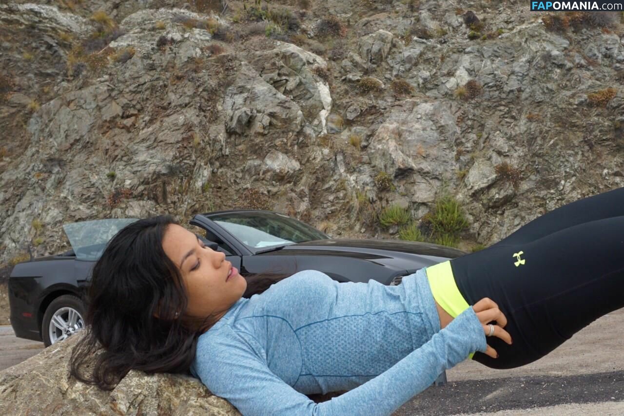 Danay Garcia Naakt Gelekte foto #7