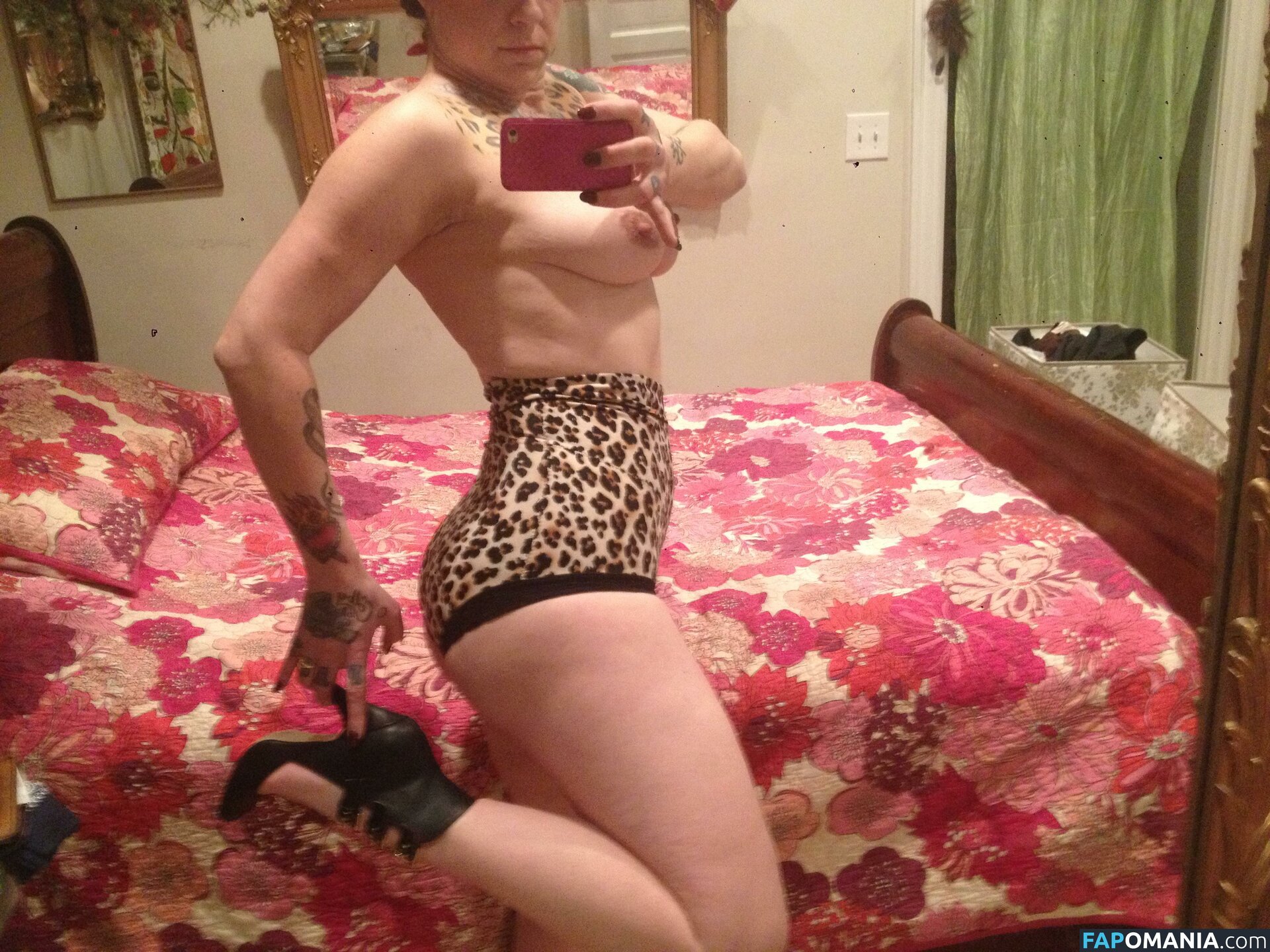 Danielle Colby Naakt Gelekte foto #5