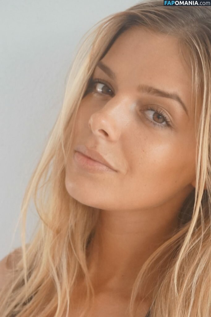 Danielle Knudson Naakt Gelekte foto #27