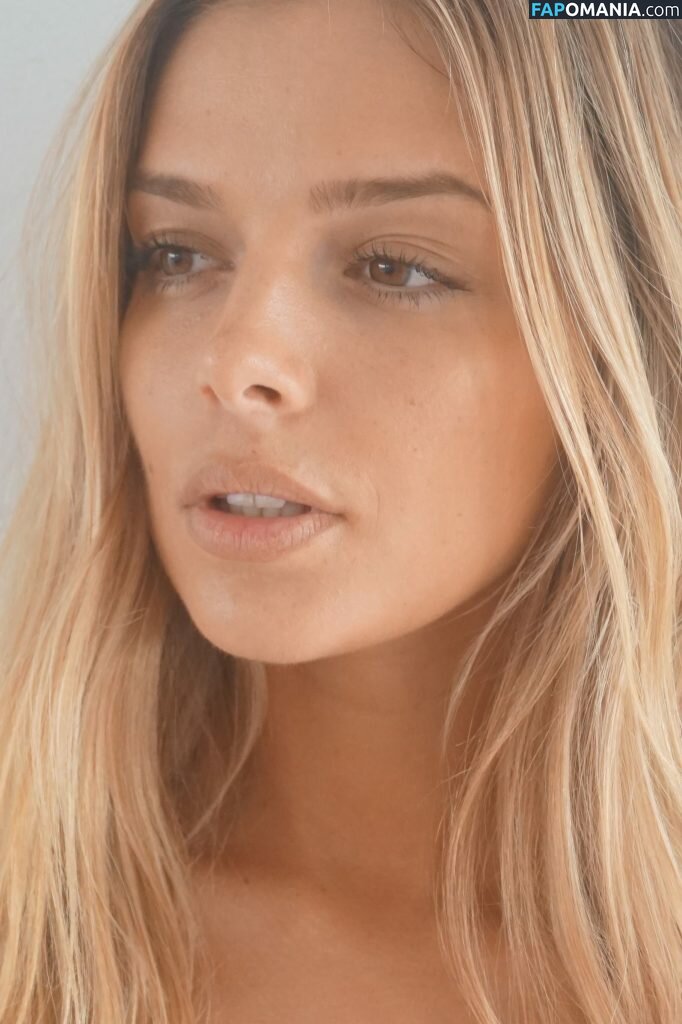 Danielle Knudson Naakt Gelekte foto #252