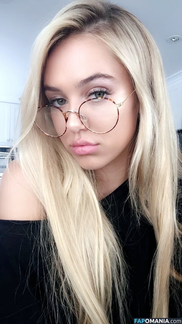 Delilah Belle Hamlin Naakt Gelekte foto #42