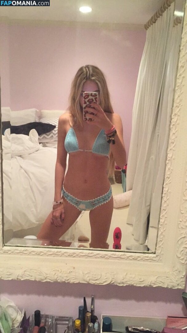 Delilah Belle Hamlin Naakt Gelekte foto #44