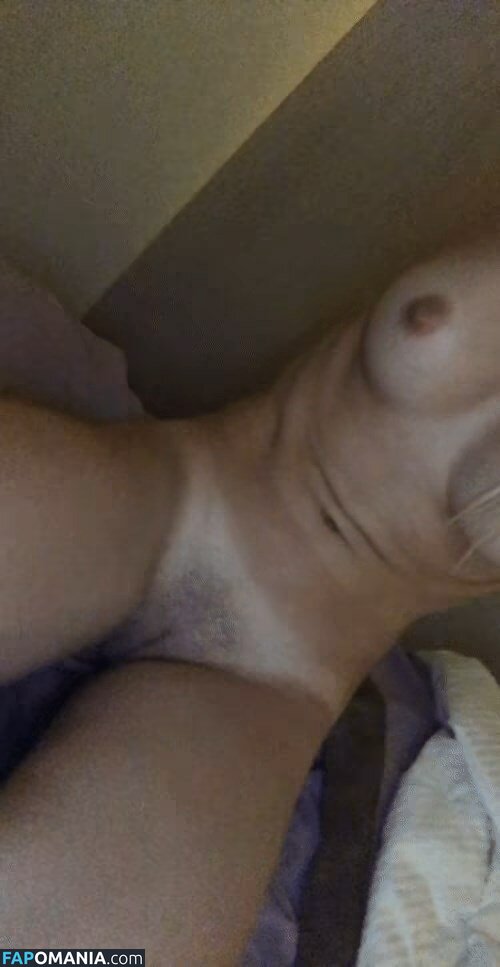 Delilah Belle Hamlin Naakt Gelekte foto #57