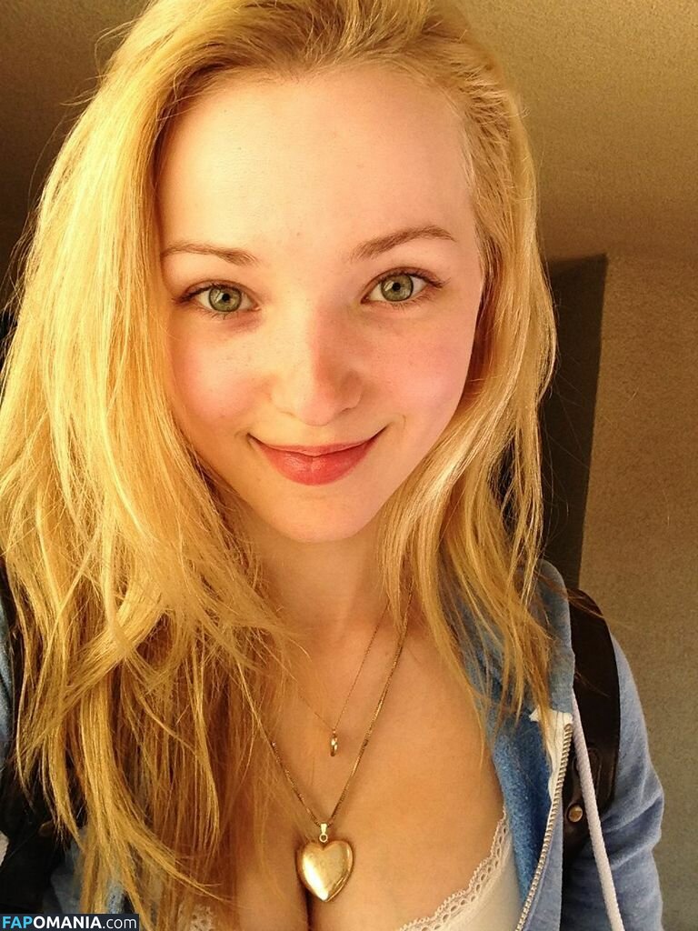 Dove Cameron Naakt Gelekte foto #1