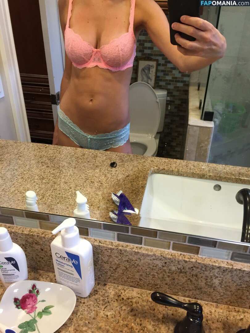 Elizabeth Turner Naakt Gelekte foto #59