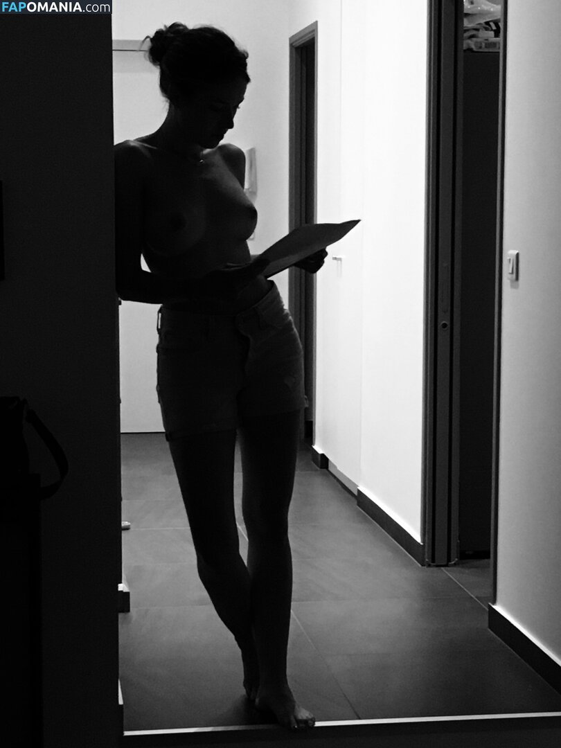 Elodie Fontan Naakt Gelekte foto #11