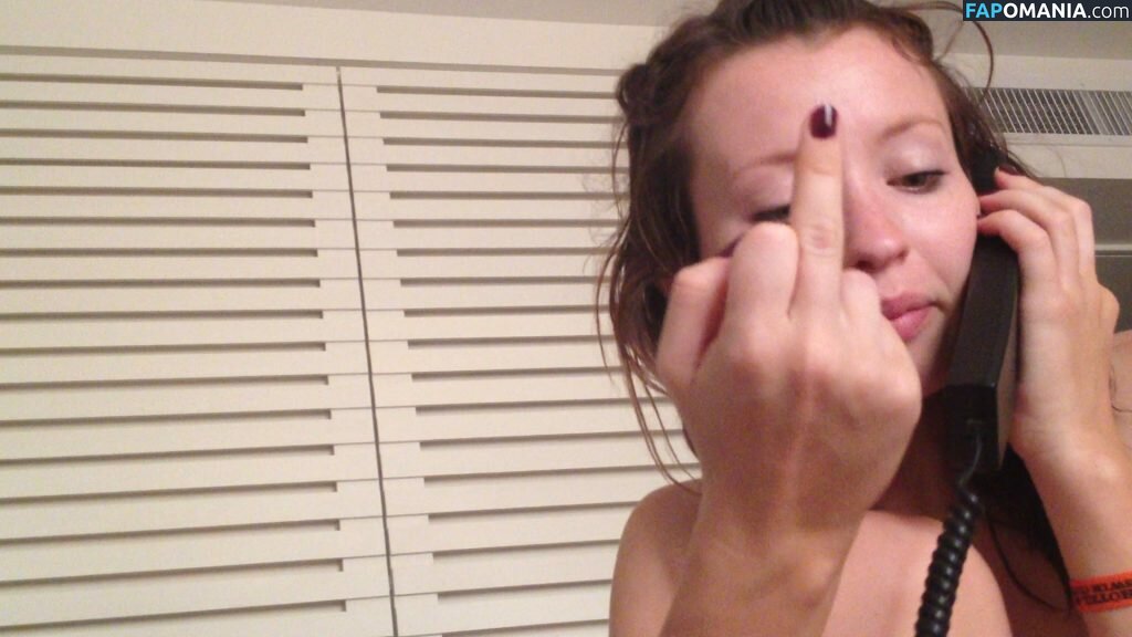 Emily Browning Naakt Gelekte foto #36