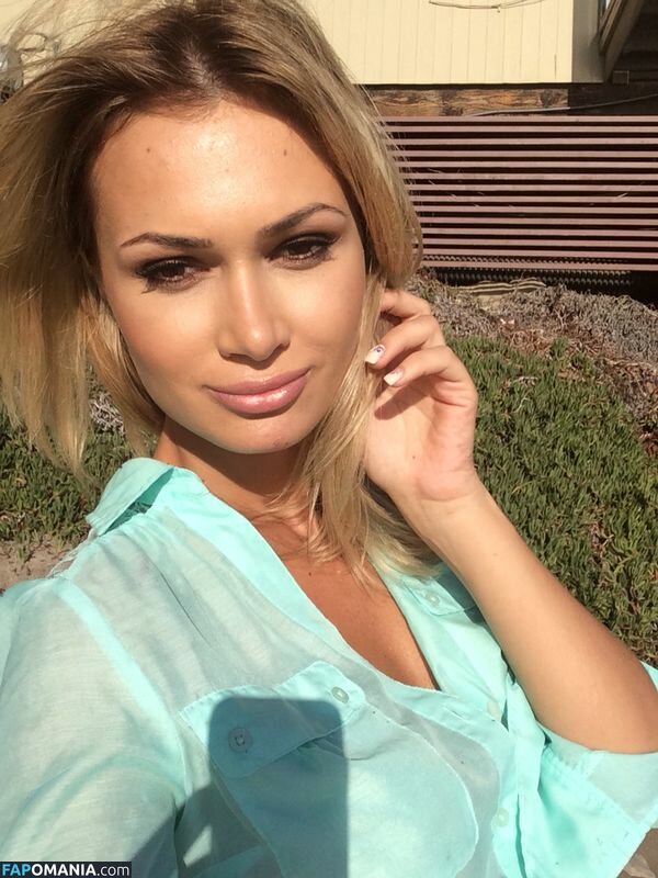 Emma Hernan Naakt Gelekte foto #195