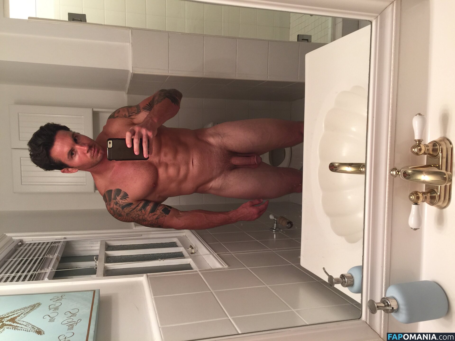 Emma Hernan Naakt Gelekte foto #517