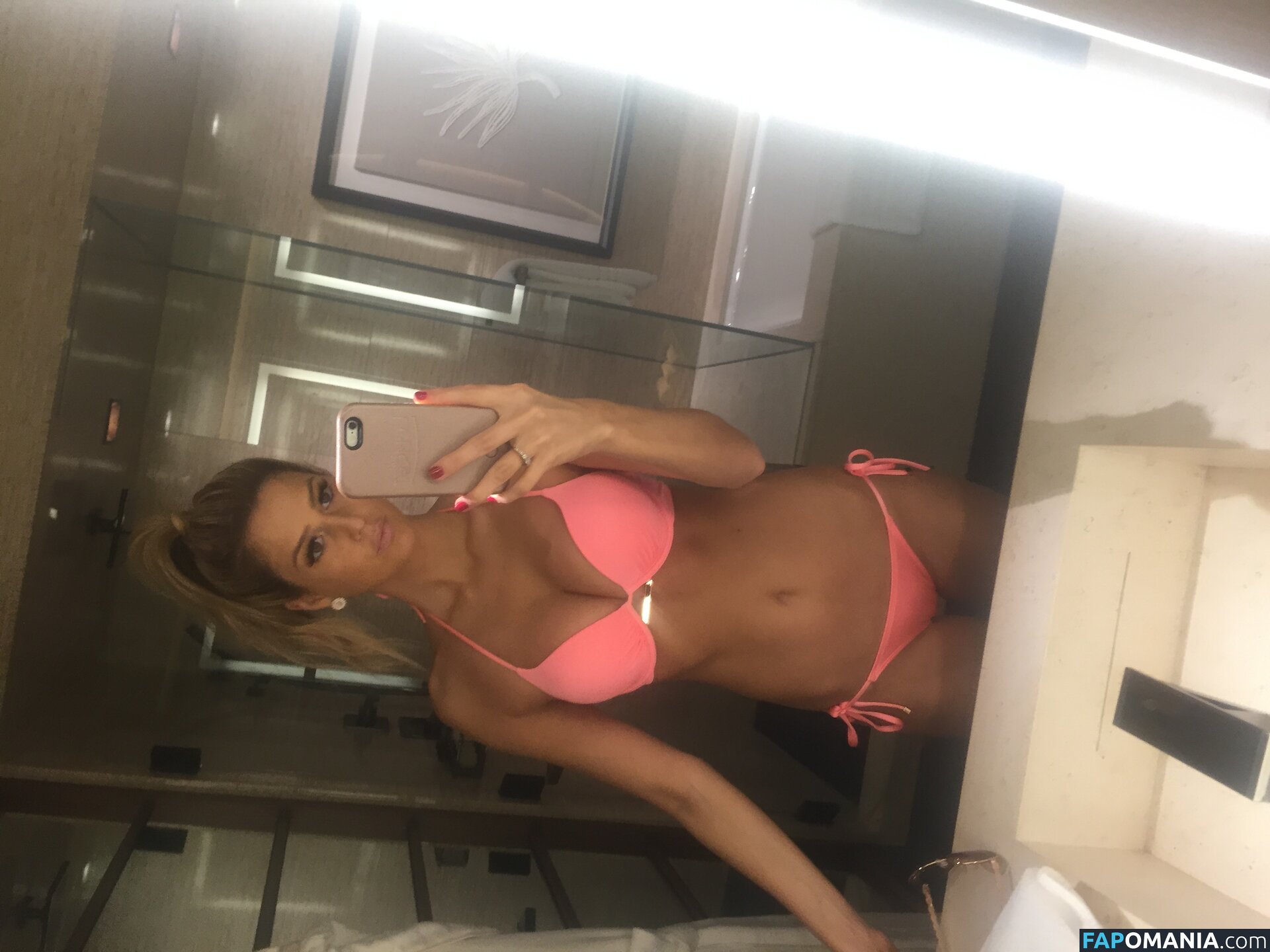 Emma Hernan Naakt Gelekte foto #570