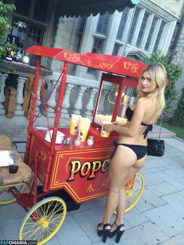 Emma Hernan Naakt Gelekte foto #645