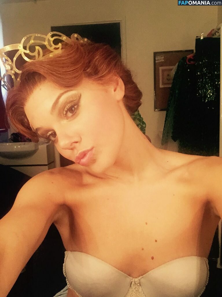 Faye Brookes Naakt Gelekte foto #5