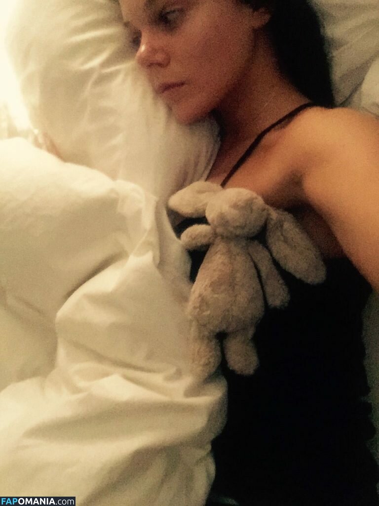 Faye Brookes Naakt Gelekte foto #6