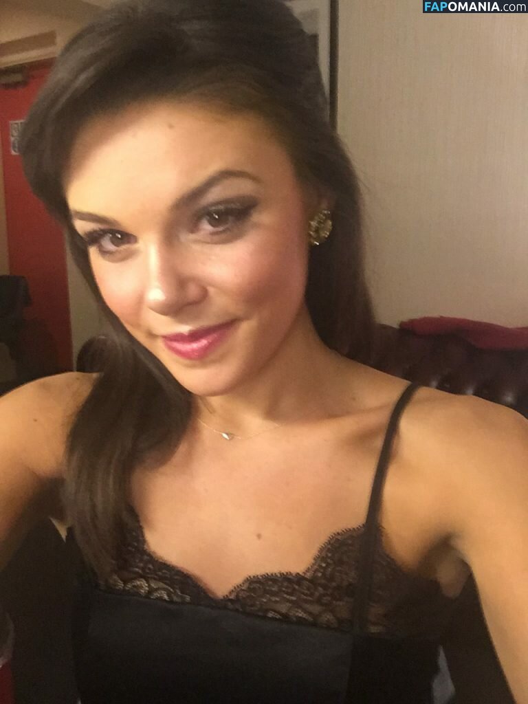 Faye Brookes Naakt Gelekte foto #9