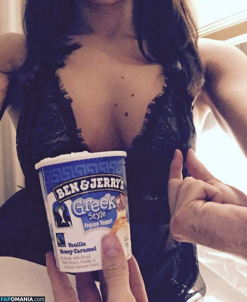 Faye Brookes Naakt Gelekte foto #12