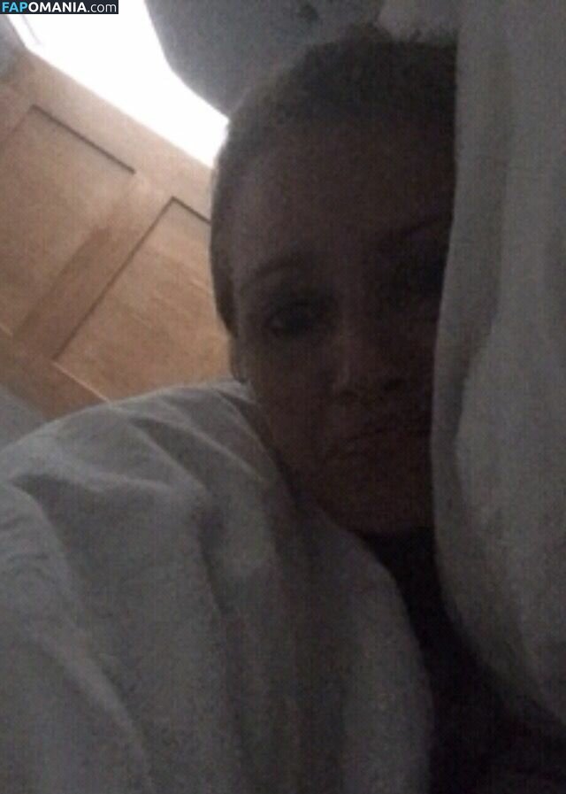Hayley McQueen Naakt Gelekte foto #17