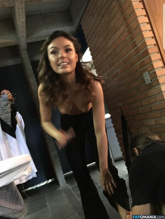 Isis Valverde Naakt Gelekte foto #1