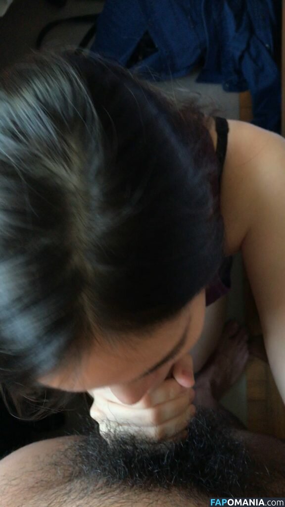 Janella Ooi Naakt Gelekte foto #14