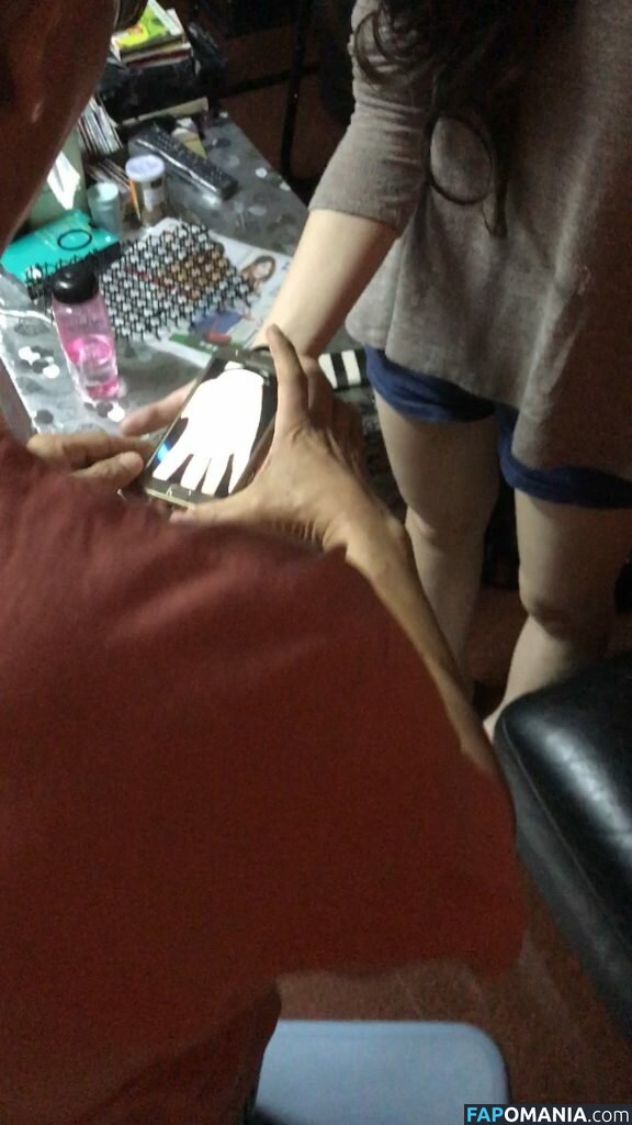 Janella Ooi Naakt Gelekte foto #19