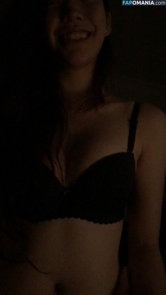 Janella Ooi Naakt Gelekte foto #28