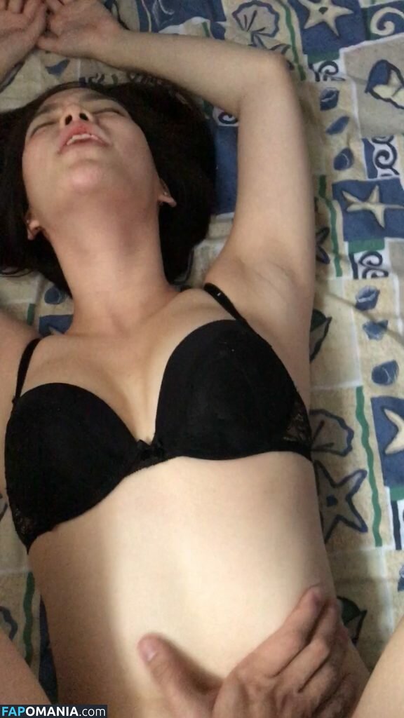 Janella Ooi Naakt Gelekte foto #65