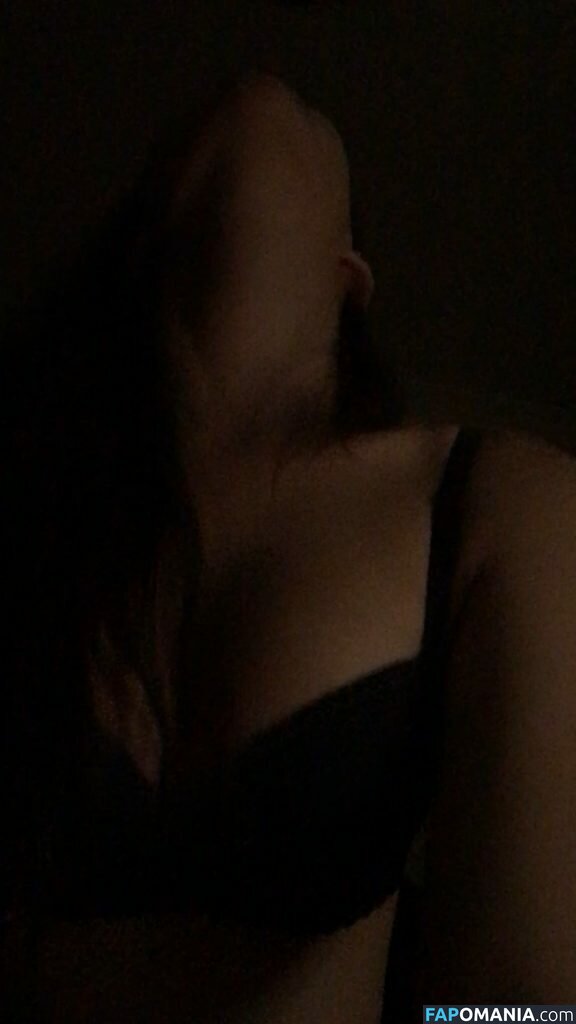 Janella Ooi Naakt Gelekte foto #77