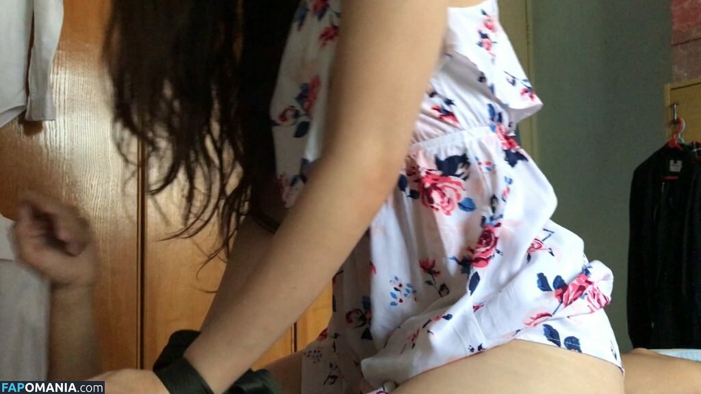 Janella Ooi Naakt Gelekte foto #199