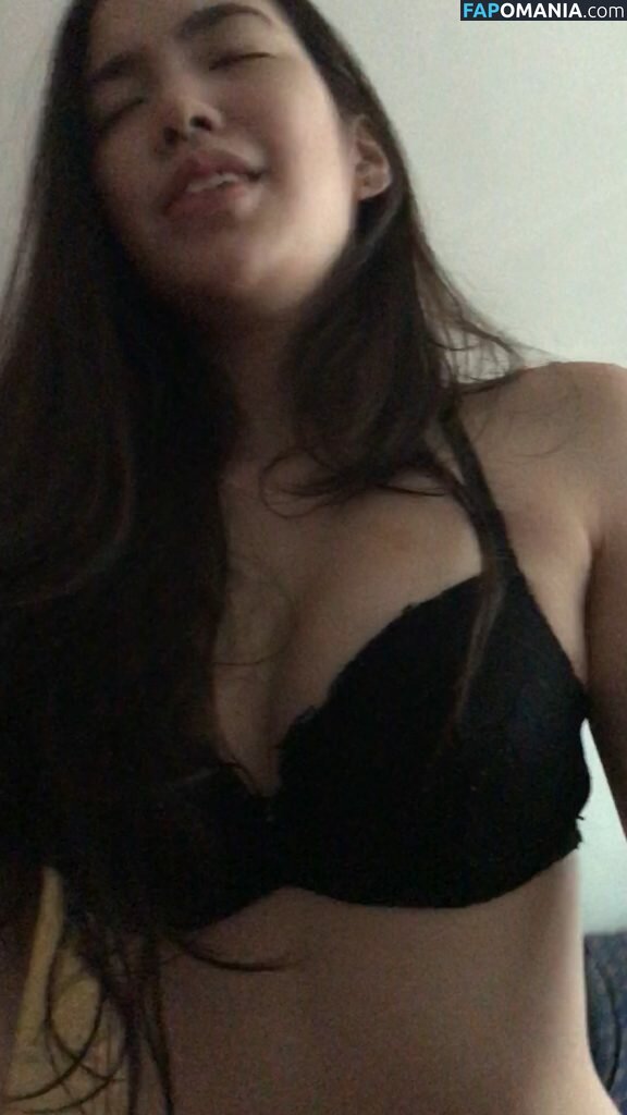 Janella Ooi Naakt Gelekte foto #202