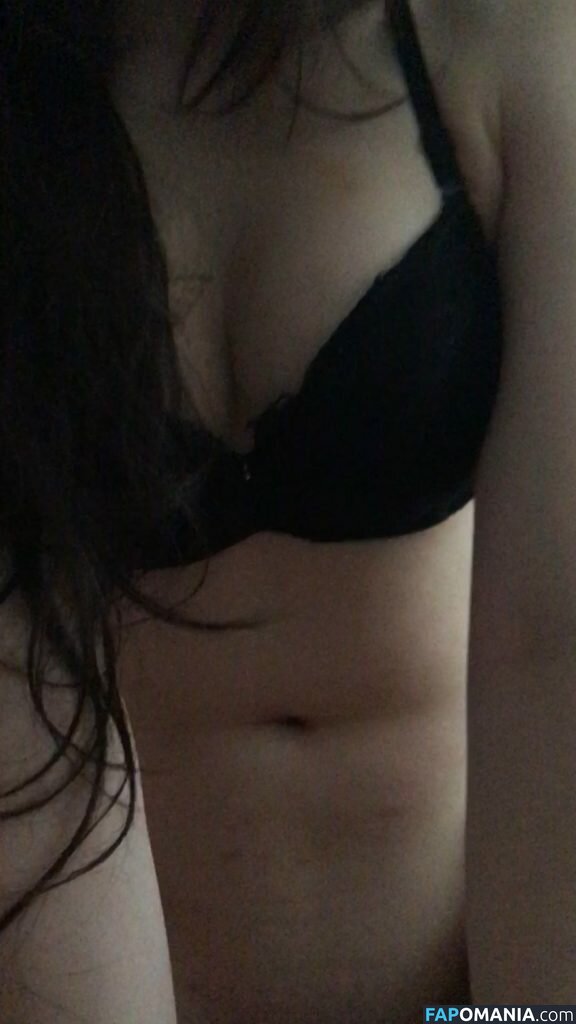 Janella Ooi Naakt Gelekte foto #203