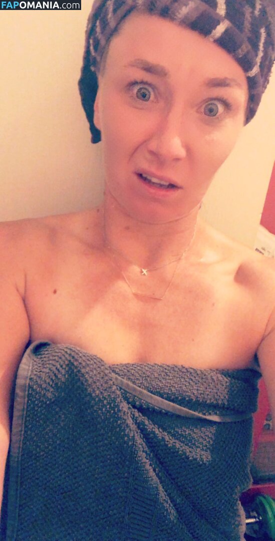 Julia Glushko Naakt Gelekte foto #10