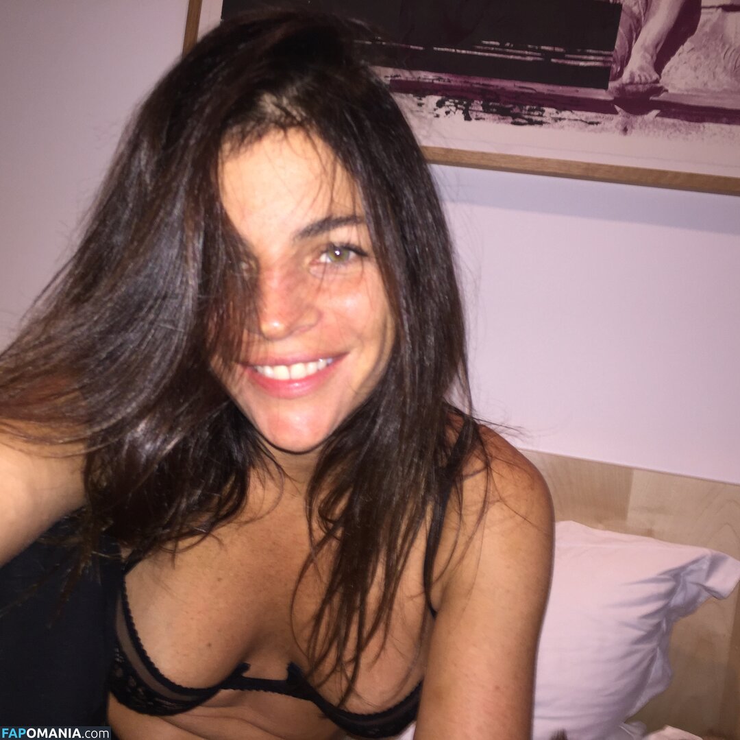 Julia Restoin Naakt Gelekte foto #9