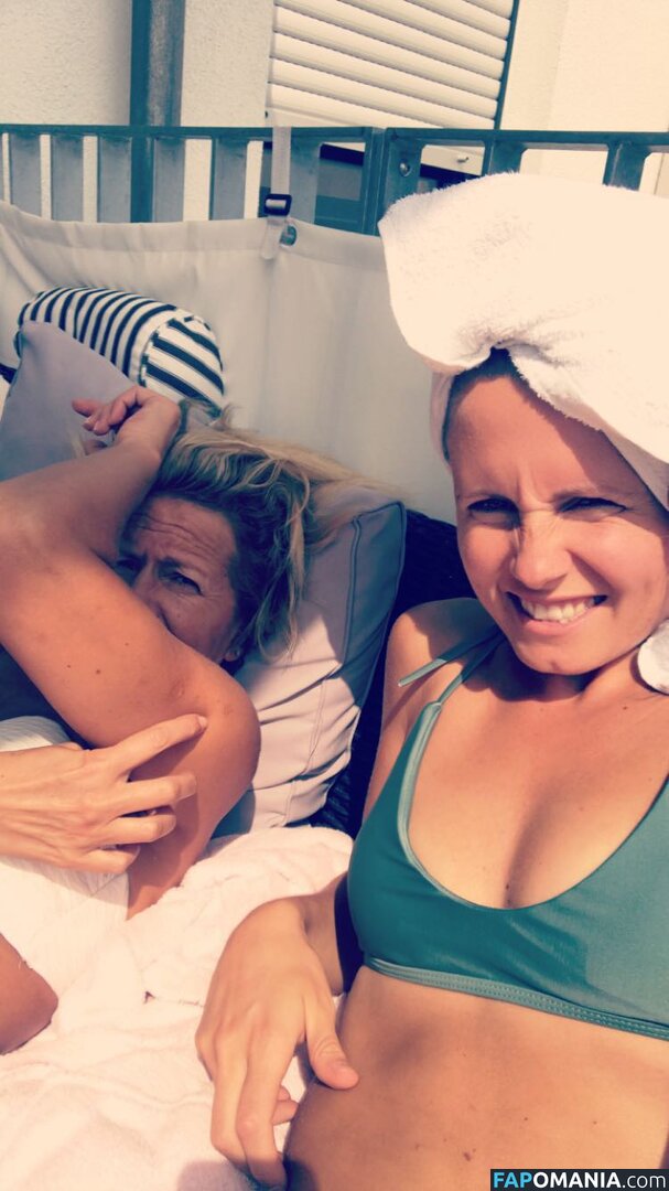 Julia Simic Naakt Gelekte foto #13