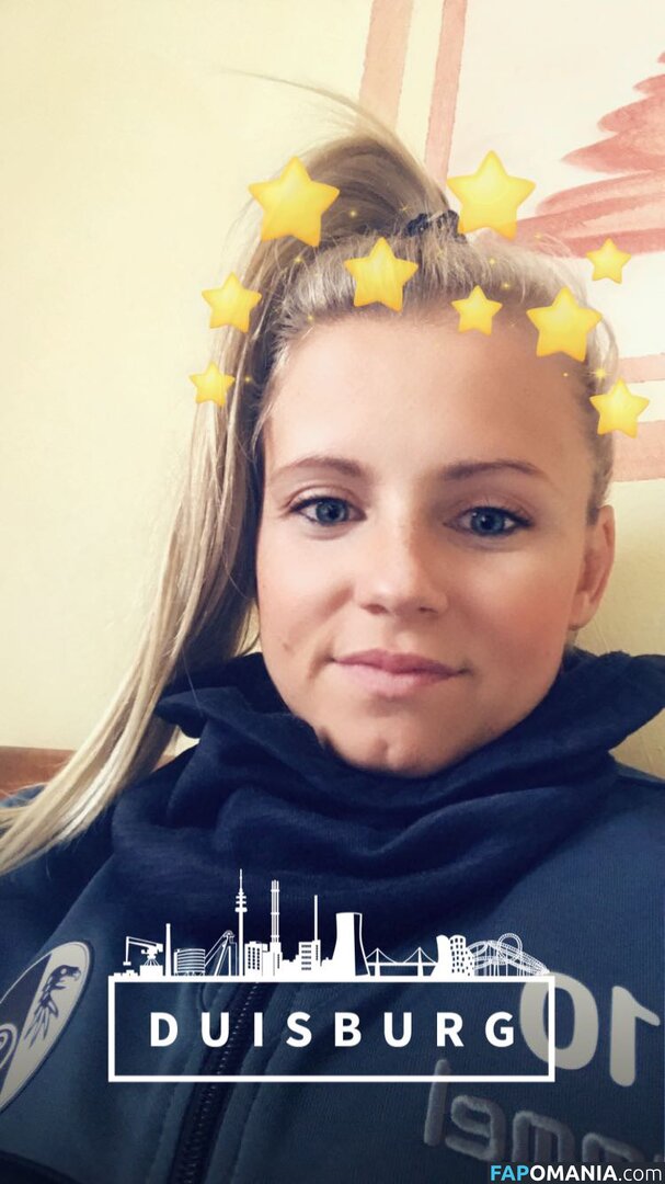 Julia Simic Naakt Gelekte foto #24