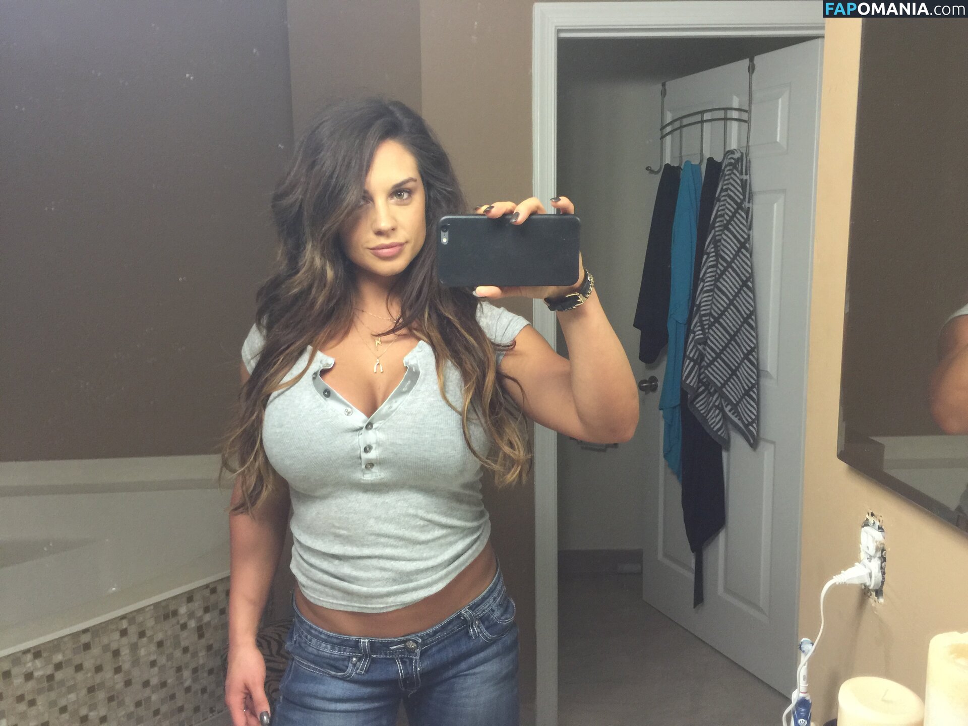 Kaitlyn WWE Naakt Gelekte foto #153