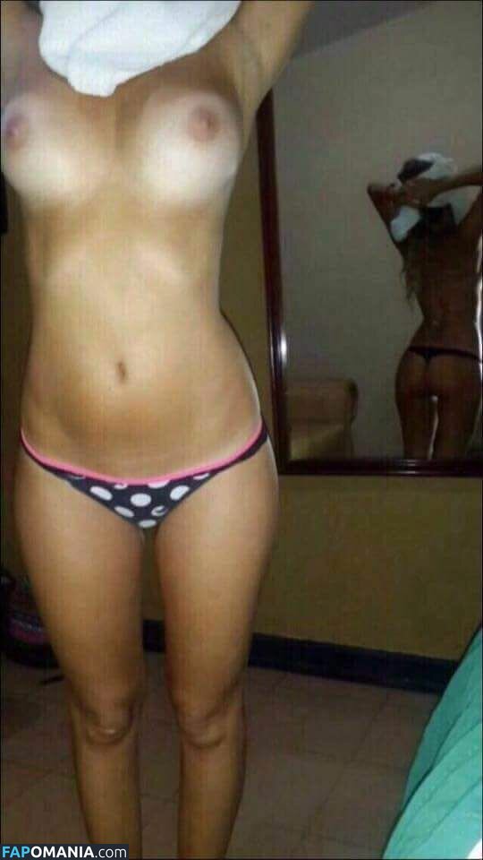 Karina Ramos Naakt Gelekte foto #2