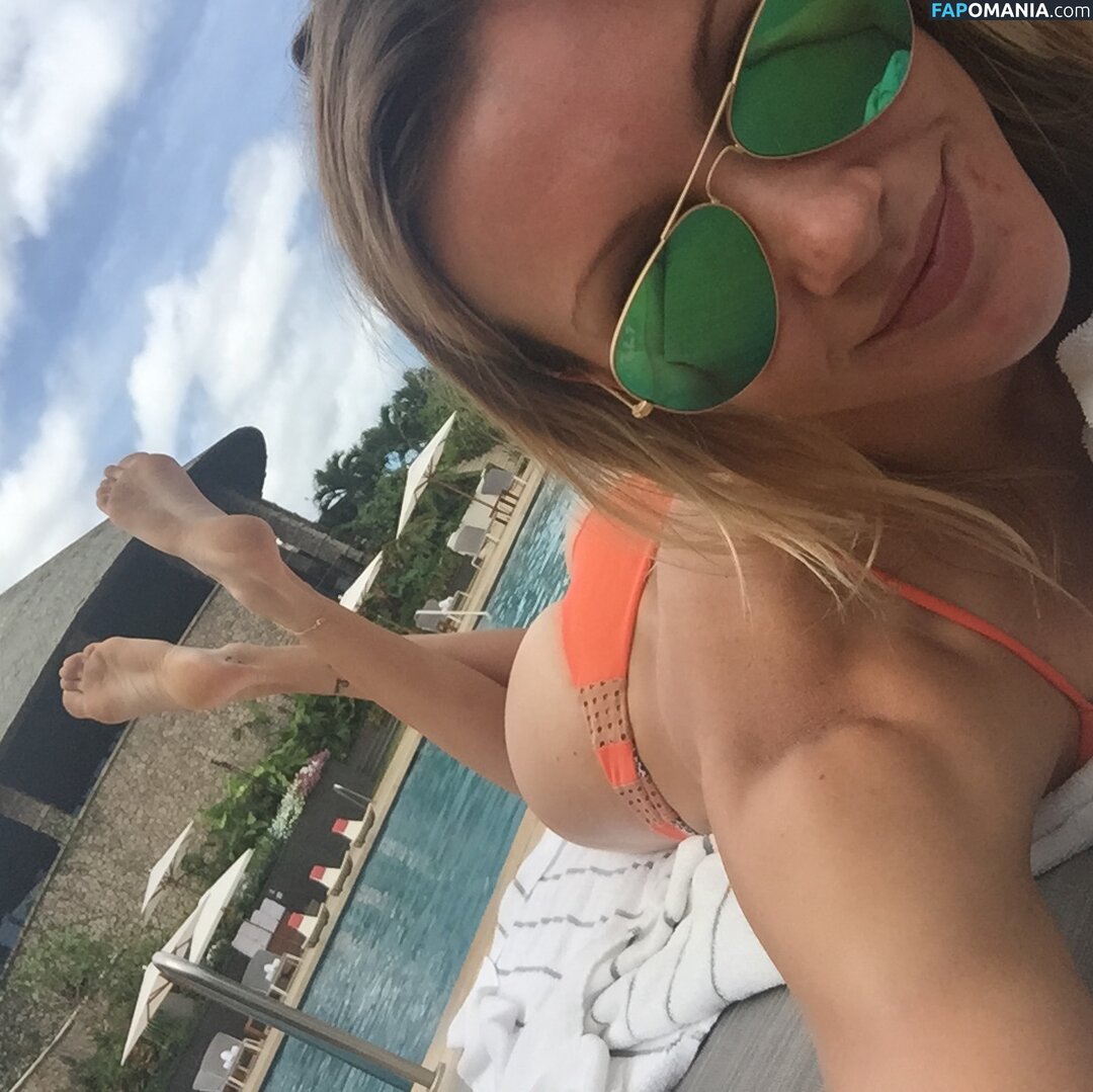 Katie Cassidy Naakt Gelekte foto #17