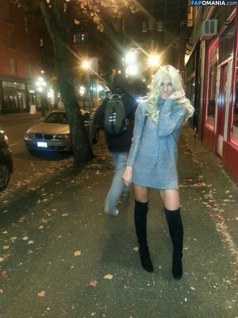 Kaylyn Kyle Naakt Gelekte foto #34