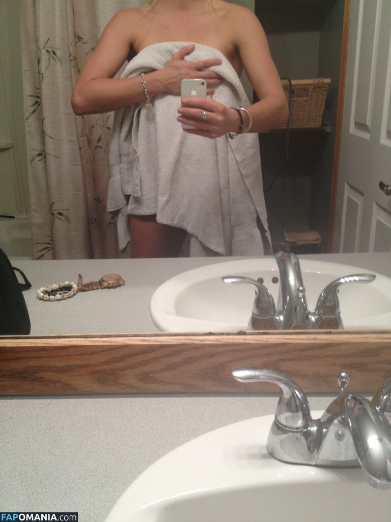 Kaylyn Kyle Naakt Gelekte foto #49